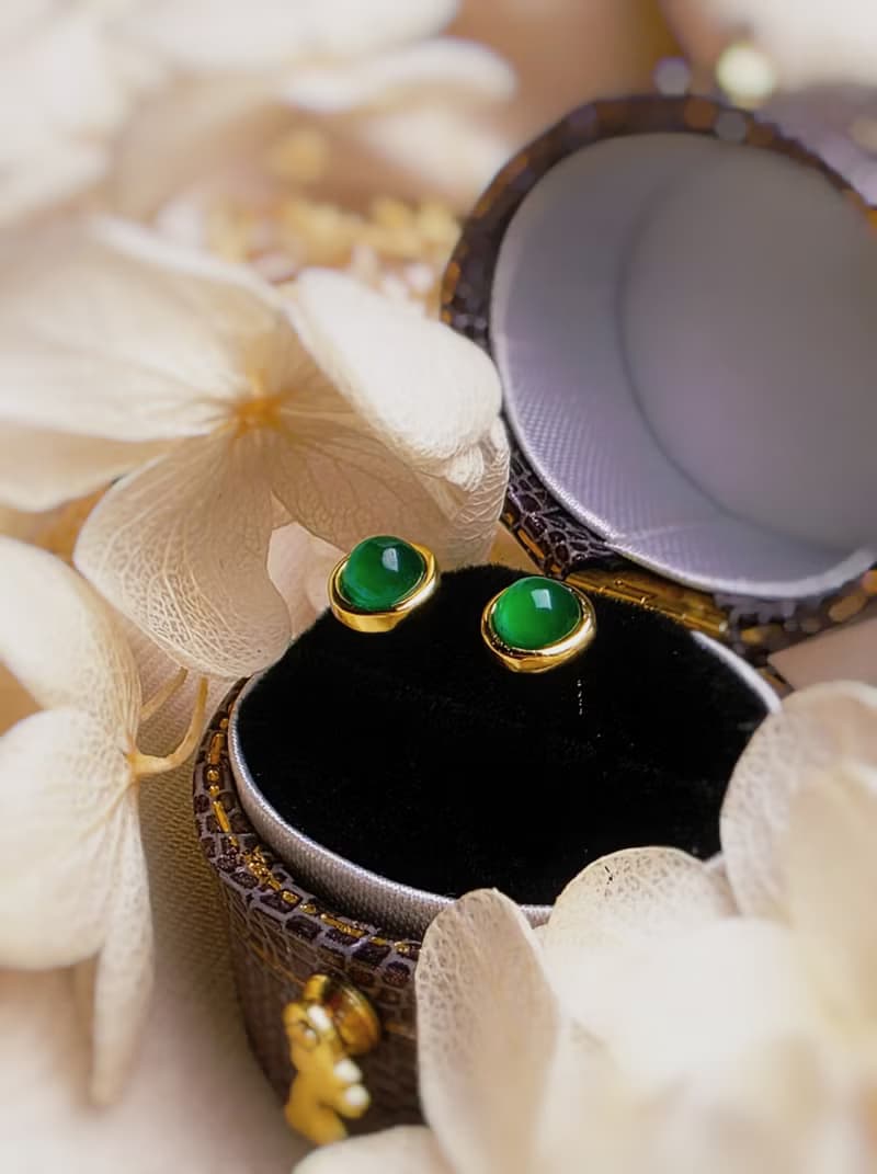 招財•健康•高貴|冰玻起光陽綠蛋|A貨翡翠純銀中性極簡款耳環