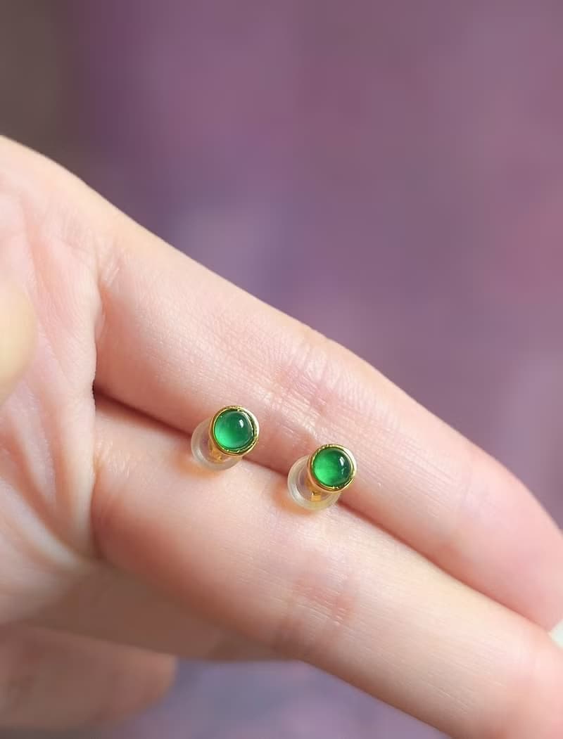 招財•健康•高貴|冰玻起光陽綠蛋|A貨翡翠純銀中性極簡款耳環