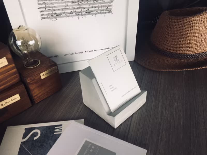 曙MUSE 極簡梯形水泥名片架 手機架 辦公室 擴香石 手作 創意