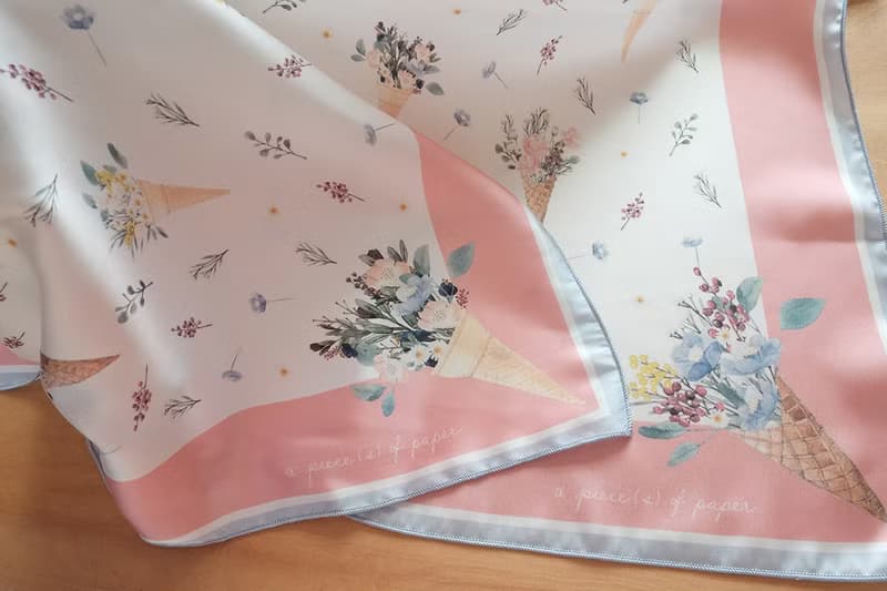SCARF : Flower Cones (white)