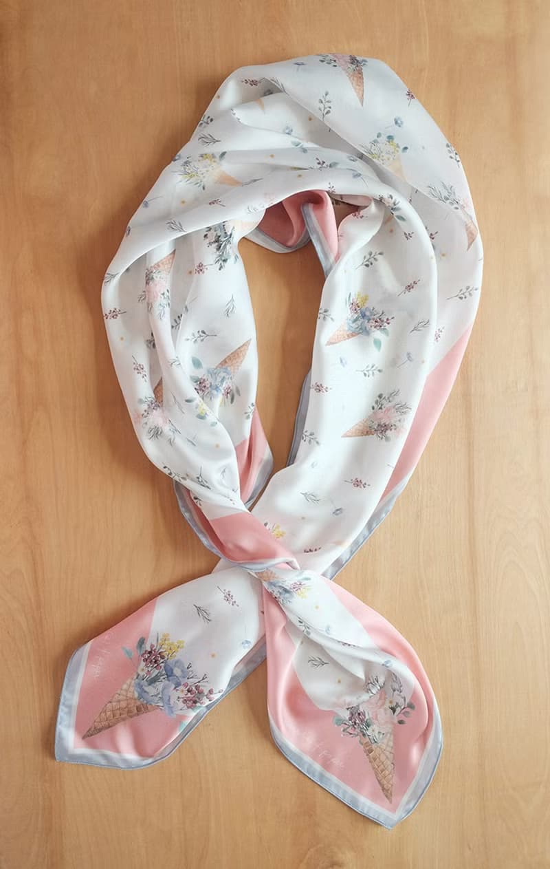 SCARF : Flower Cones (white)