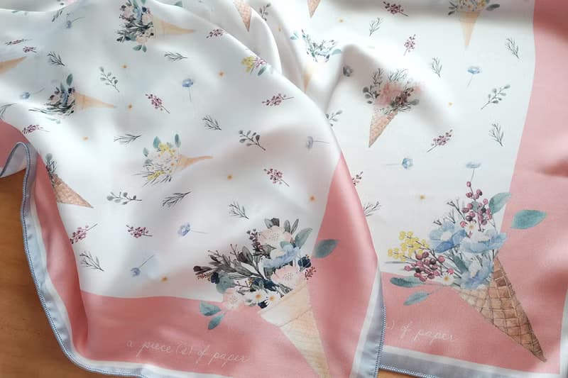 SCARF : Flower Cones (white)