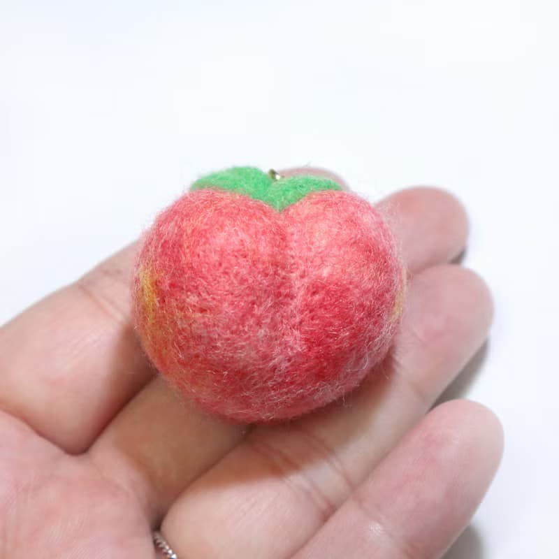 不對稱蜜桃 X 毛絨絨耳環_原創純手工羊毛氈