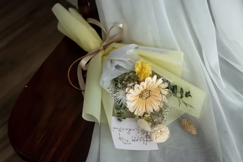 【溫柔綻放】索拉太陽花花束 - 永生花禮 | 畢業禮物 (附提袋)
