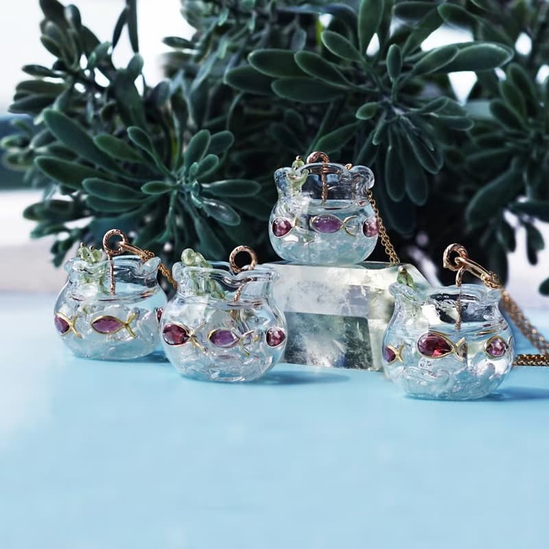 宝石の金魚と金魚鉢ネックレス・アクアマリン、ガーネット、ペリドット　Goldfish bowl