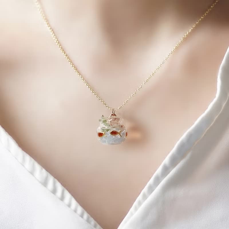 宝石の金魚と金魚鉢ネックレス・アクアマリン、ガーネット、ペリドット　Goldfish bowl