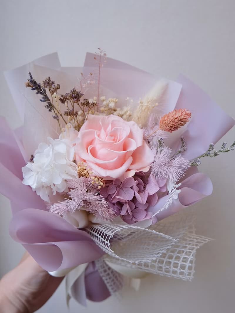 泡泡糖衣 / 單朵永生玫瑰 混合花束 / 畢業 母親節 生日 台中花店