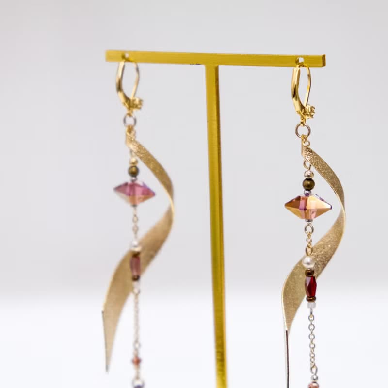 Priscilla | Swarovski 磨砂旋轉波浪形線條耳環 | 神秘魅惑