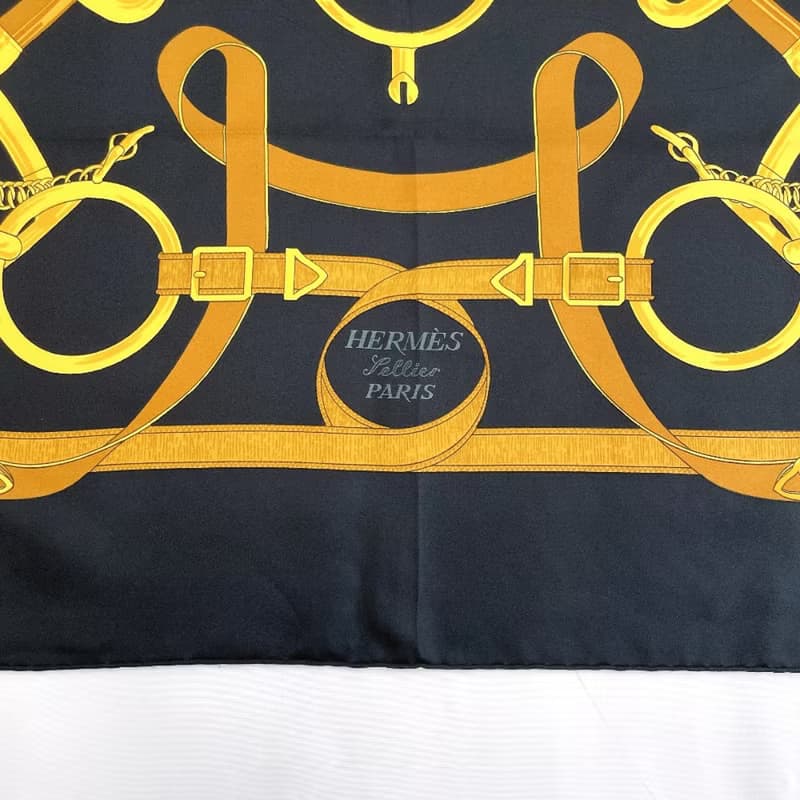 【日本直送 中古美品】エルメス HERMES スカーフ カレ 90 Eperon d'or 黄金の拍車 大判スカーフ 正方形 シルク100% ブラック イエロー