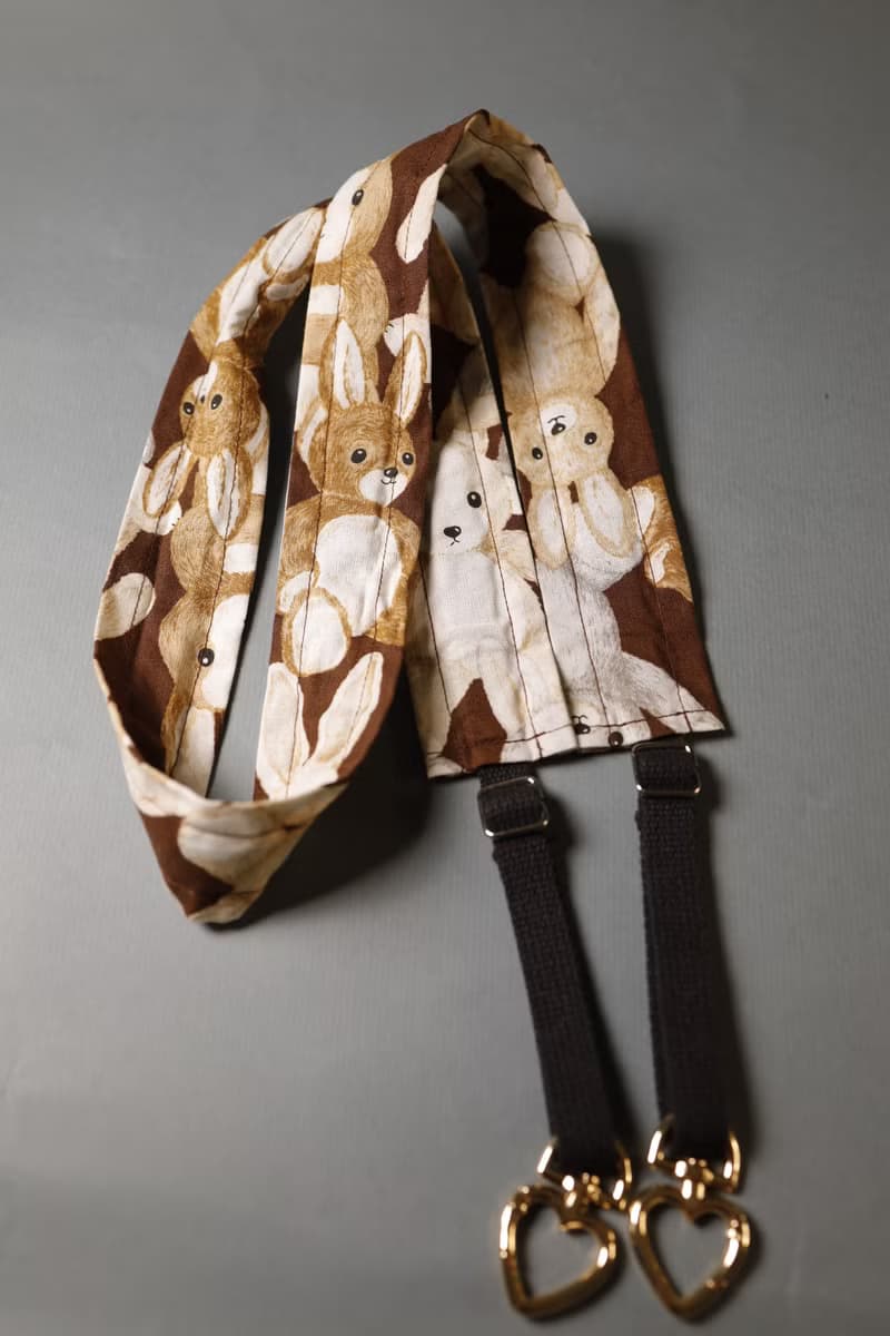 【一月一日】台灣手工製造 巧克力兔子玩偶 印花布手機背帶