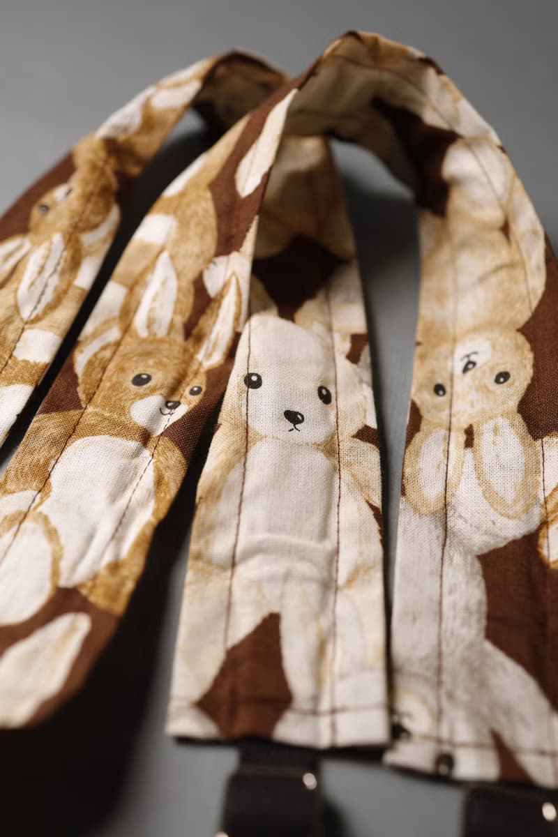 【一月一日】台灣手工製造 巧克力兔子玩偶 印花布手機背帶