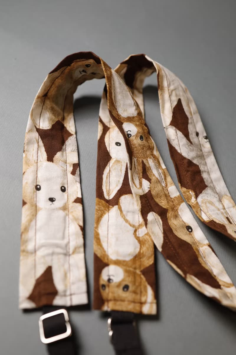 【一月一日】台灣手工製造 巧克力兔子玩偶 印花布手機背帶