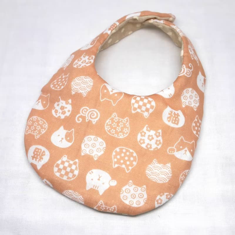 ８重ガーゼ　和柄スタイ　招き猫　ピンク