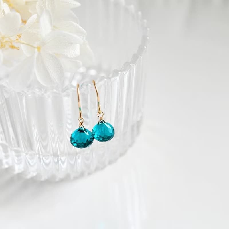 すべてを浄化し、幸運を招く万能な石 水晶 グリーンクォーツ ピアス イヤリング可　4月誕生石