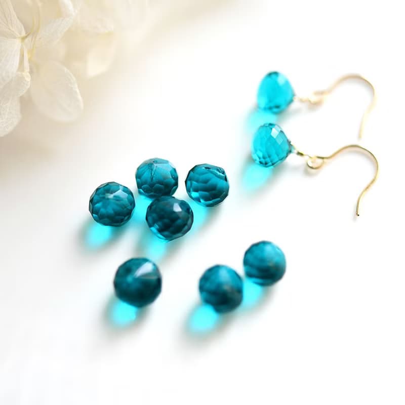 すべてを浄化し、幸運を招く万能な石 水晶 グリーンクォーツ ピアス イヤリング可　4月誕生石