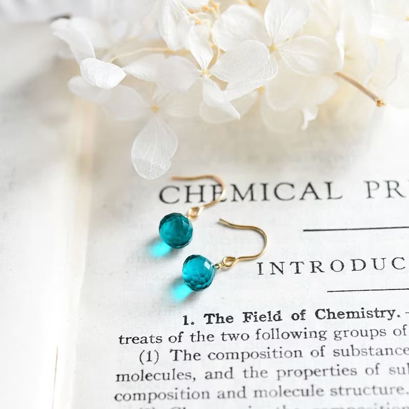 すべてを浄化し、幸運を招く万能な石 水晶 グリーンクォーツ ピアス イヤリング可　4月誕生石