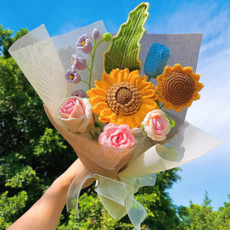 手作鉤織  花漾永恆花束 向日葵、淺紫鈴蘭、鬱金香、玫瑰