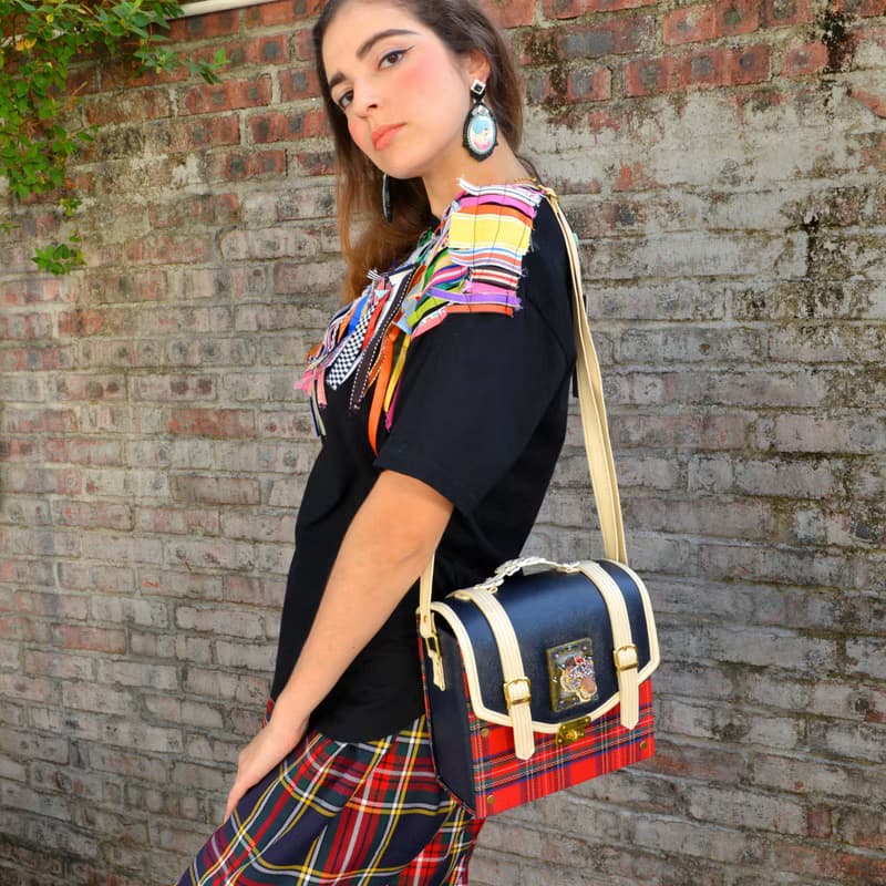 立體老虎綴寶石水晶裝飾 紅色格子x寶藍PU仿皮箱子斜肩帶手袋包包