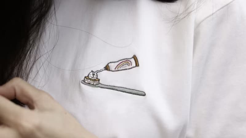 吉普星球出品 - 超亮白彩虹牌牙膏  / 上衣  刺繡Tee  (中性版)