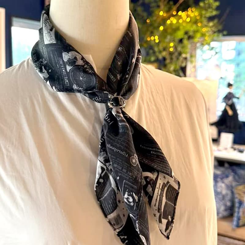 50cm角_silkscarf_ パンダニュース柄のシルクスカーフ　ChristalART