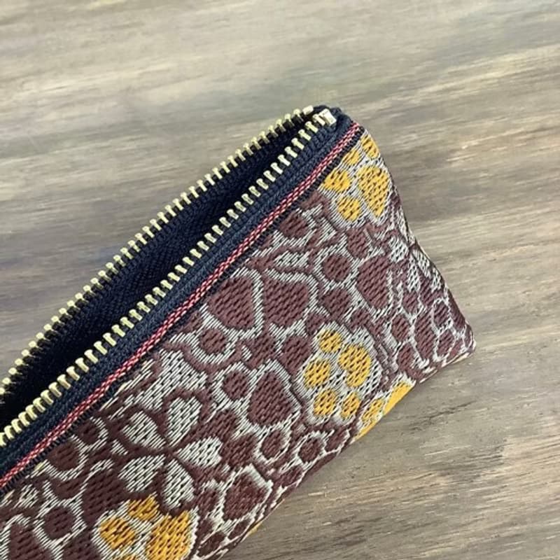 【肉球と桜】畳縁　テトラ型　ペンケース　和風　チョコレート　キャラメル　茶色　足あと　犬