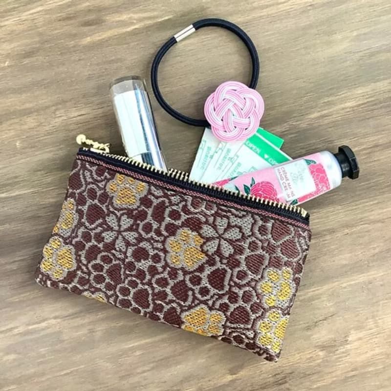 【肉球と桜】畳縁　テトラ型　ペンケース　和風　チョコレート　キャラメル　茶色　足あと　犬