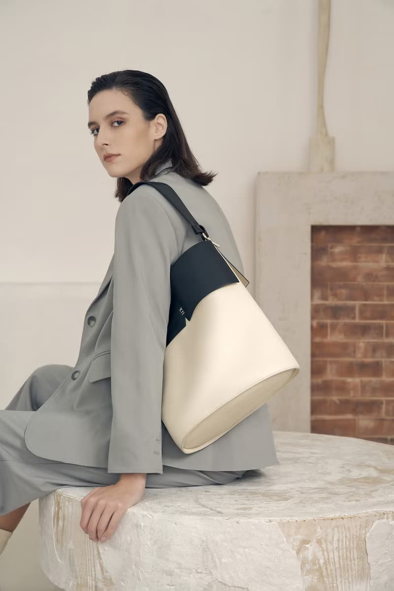 Gaia Jumbo 素皮革 水桶包 側背包 手拿包 黑色x米白