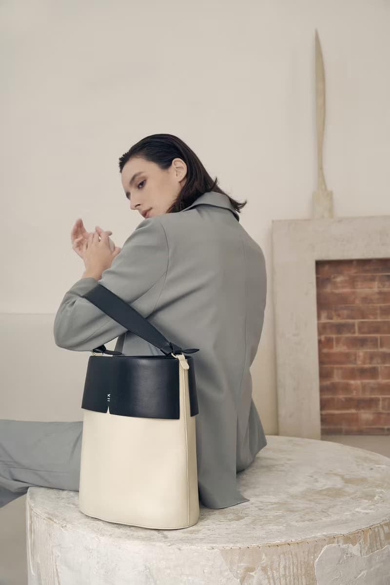 Gaia Jumbo 素皮革 水桶包 側背包 手拿包 黑色x米白