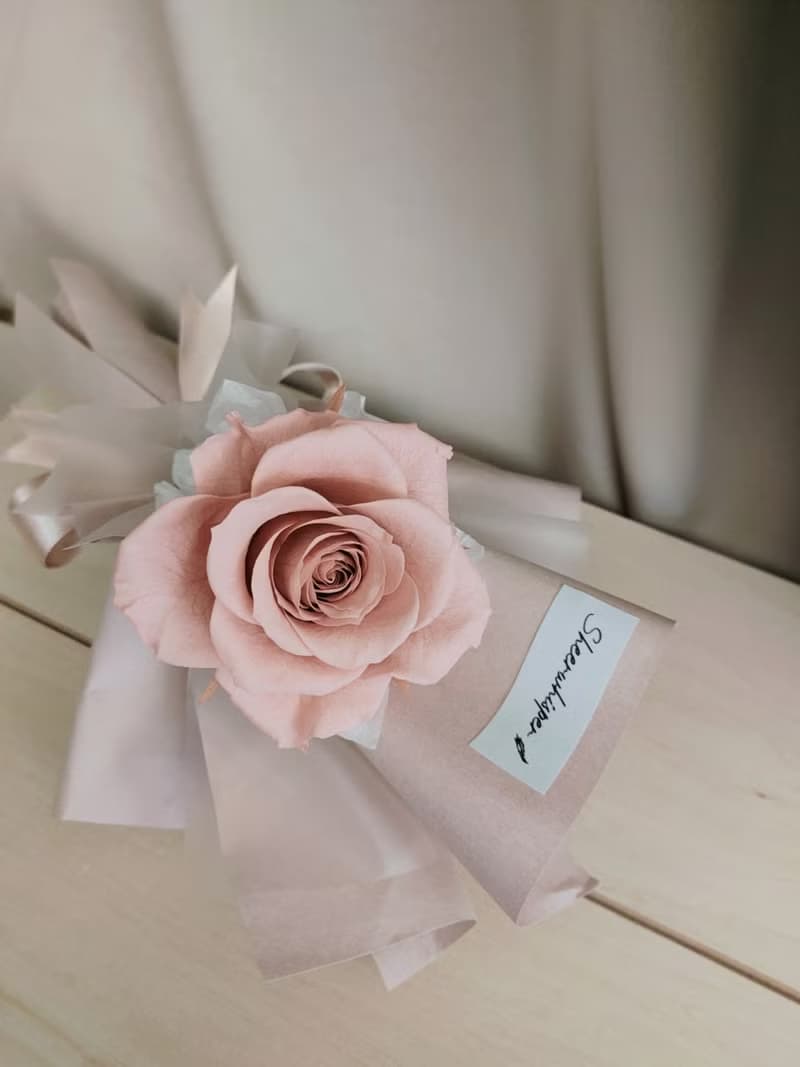 Sheer Whisper絮語藏花永恆系列_日本進口單支永生玫瑰花束