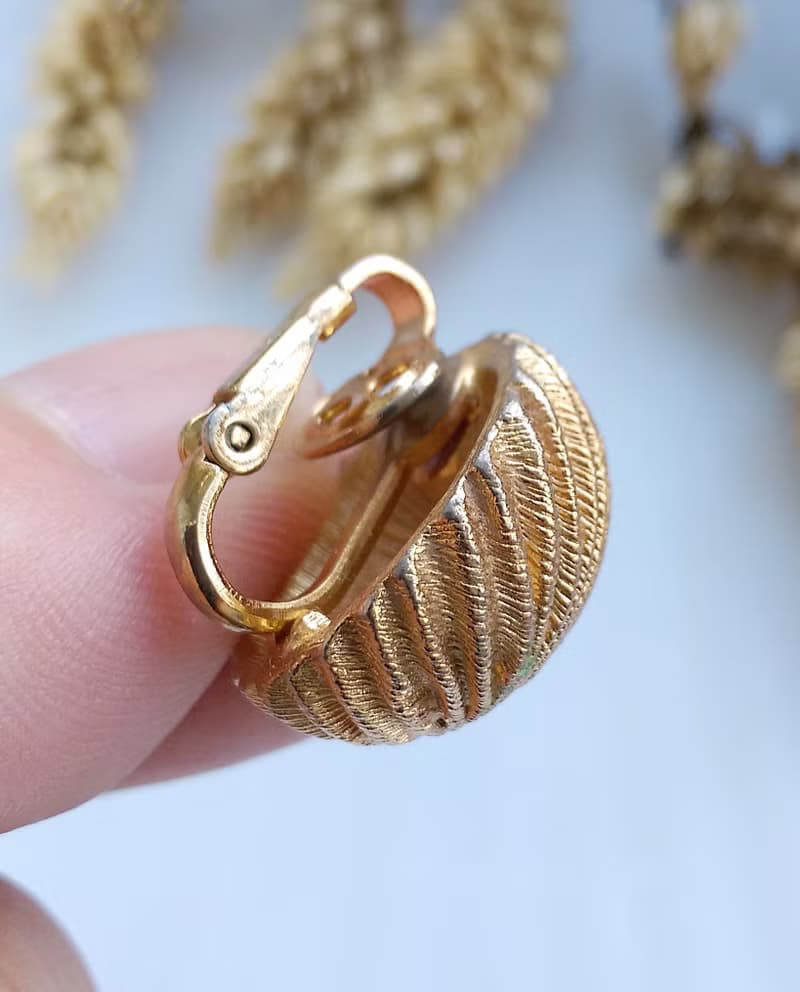 Vintage Jewelry 西洋古董飾品 TRIFARI 簡約 金色調 夾式耳環