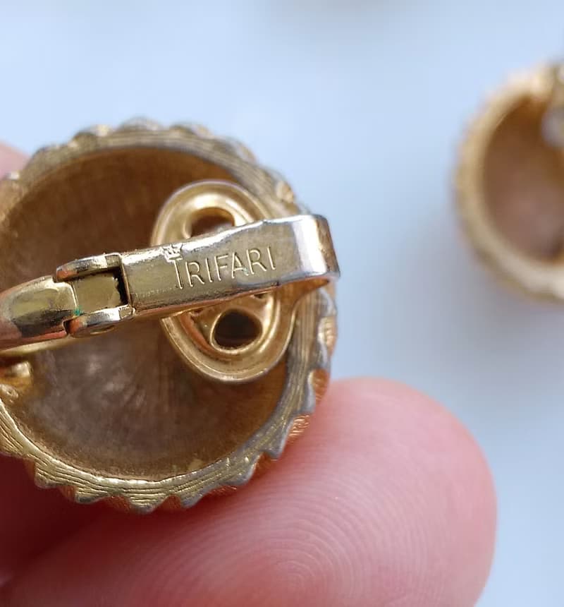 Vintage Jewelry 西洋古董飾品 TRIFARI 簡約 金色調 夾式耳環