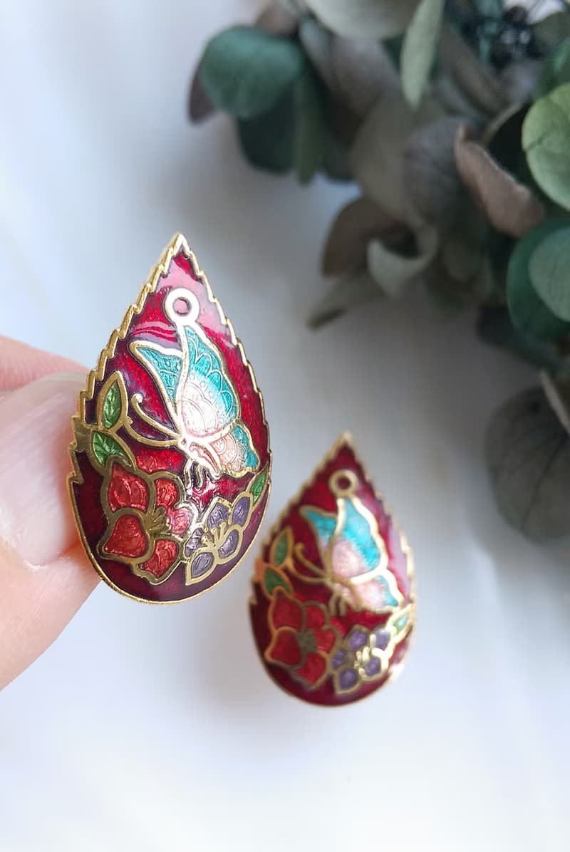 Vintage Jewelry 西洋古董飾品 紅底 小巧花蝶 景泰藍 夾式耳環