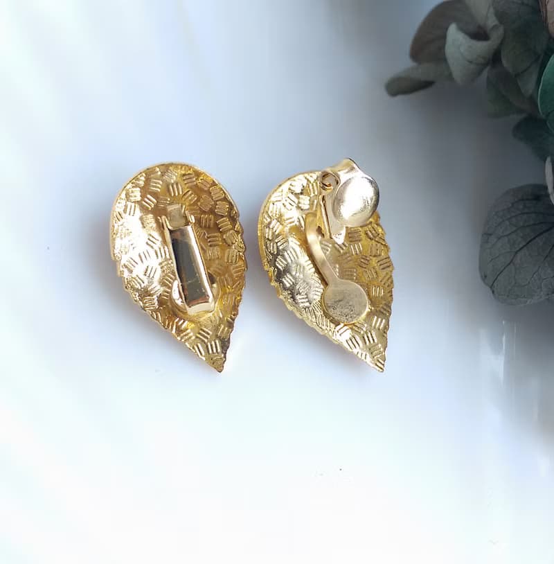 Vintage Jewelry 西洋古董飾品 紅底 小巧花蝶 景泰藍 夾式耳環