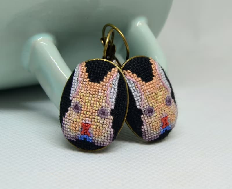 米色兔子刺繡耳環 送給寵物愛好者的首飾 送給她的手工兔子禮物