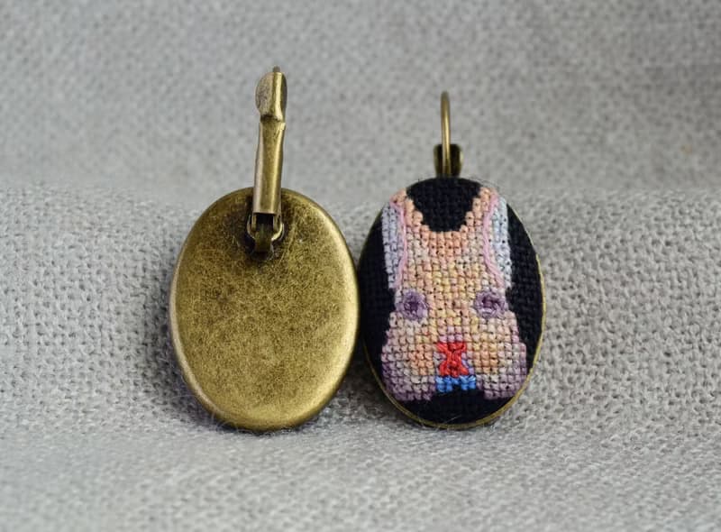 米色兔子刺繡耳環 送給寵物愛好者的首飾 送給她的手工兔子禮物