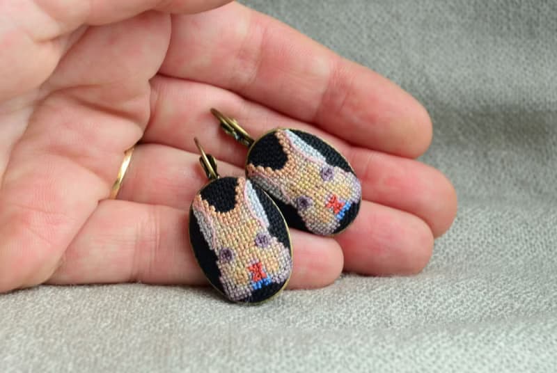 米色兔子刺繡耳環 送給寵物愛好者的首飾 送給她的手工兔子禮物
