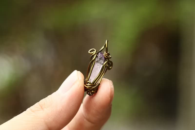 【水晶系列】克魯茲紫水晶 晶體完整 淺紫 送禮 銅纏繞墜飾３_ 燈