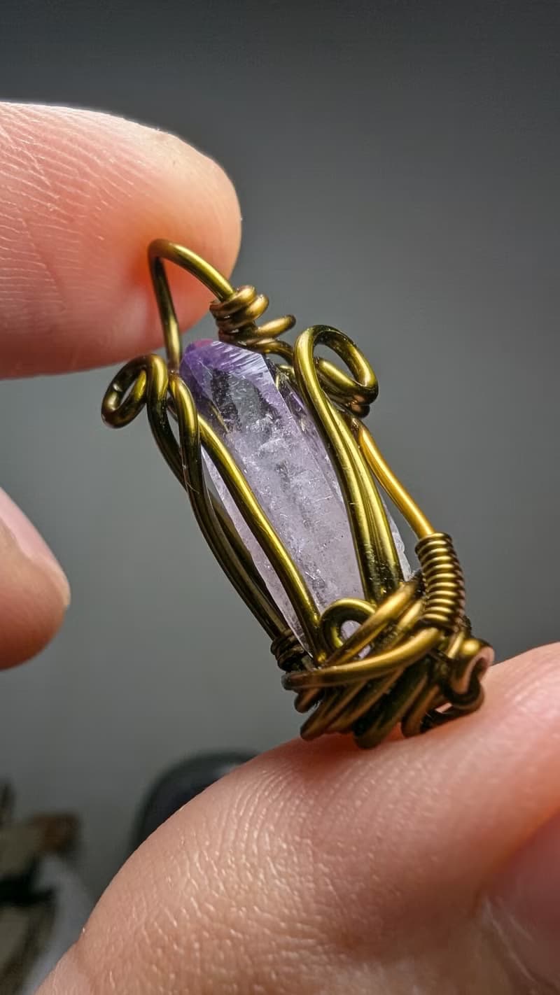 【水晶系列】克魯茲紫水晶 晶體完整 淺紫 送禮 銅纏繞墜飾３_ 燈