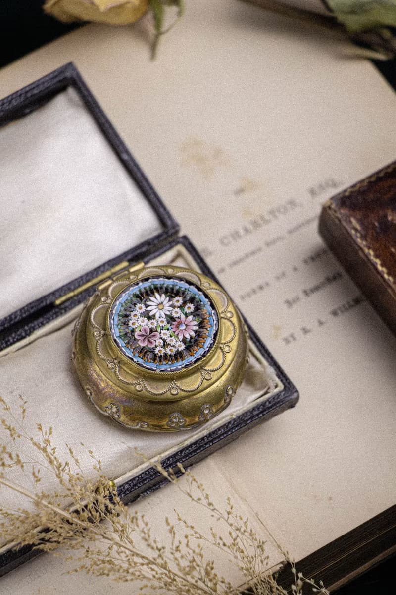 義大利佛羅倫斯百年古董微鑲馬賽克傳統工藝 白粉花叢 黃銅小藥盒