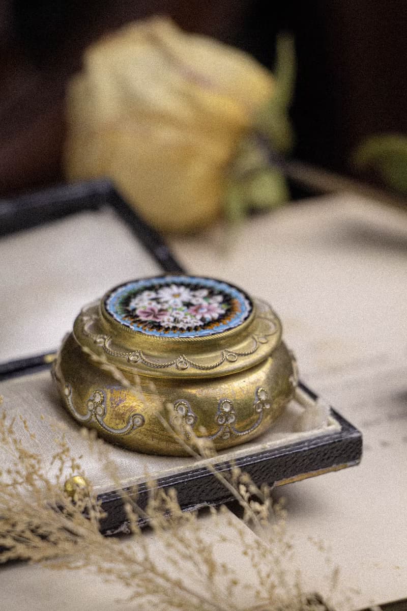 義大利佛羅倫斯百年古董微鑲馬賽克傳統工藝 白粉花叢 黃銅小藥盒