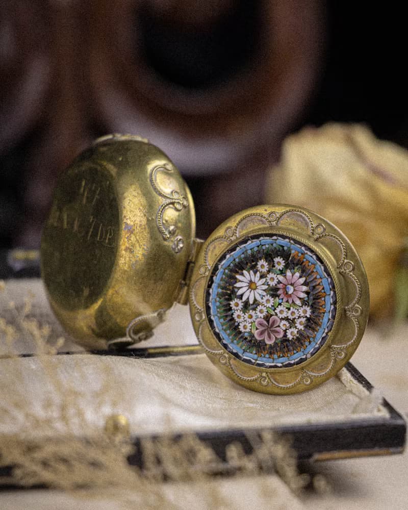 義大利佛羅倫斯百年古董微鑲馬賽克傳統工藝 白粉花叢 黃銅小藥盒