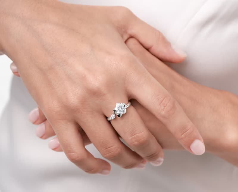 莫桑石14k白金鑽石訂婚戒指 非傳統蘭花結婚戒指 大自然花卉戒指