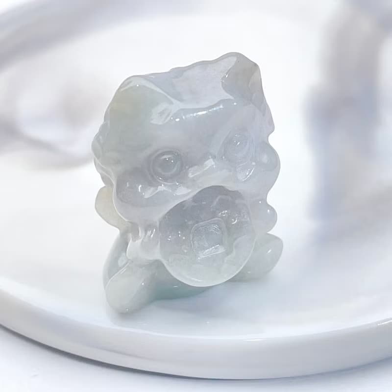 【招財神獸】飄綠花翡翠吞金獸吊飾 | 天然緬甸玉翡翠A貨