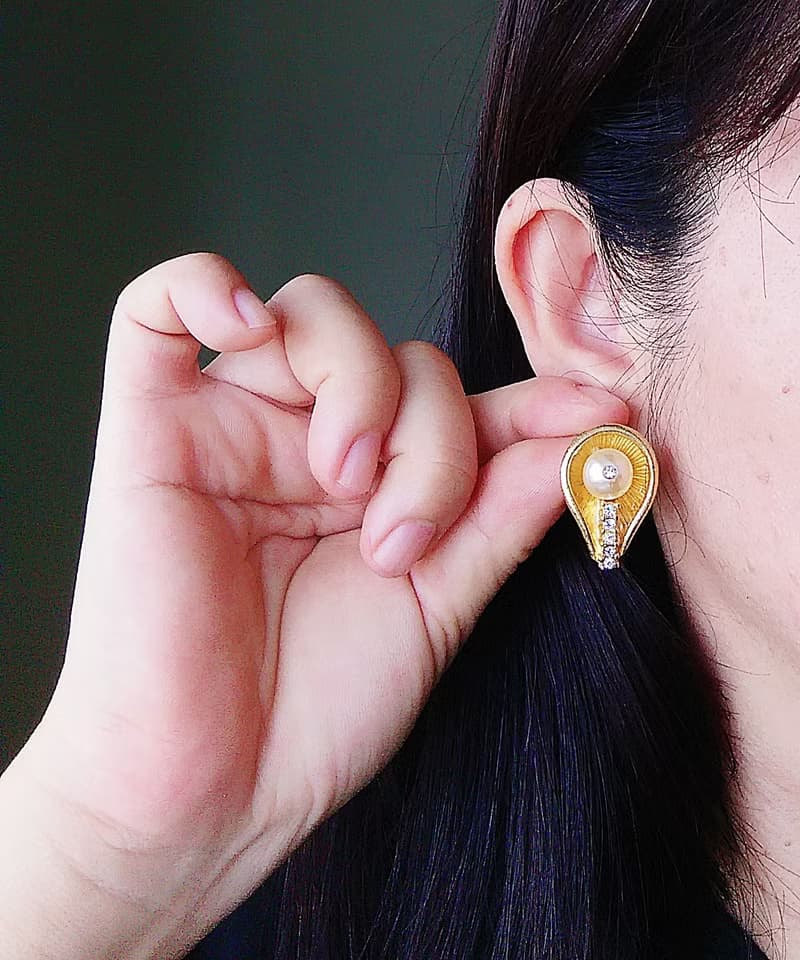 Vintage Jewelry 西洋古董飾品 Napier 金色調 珠鑽摩登 針式耳環