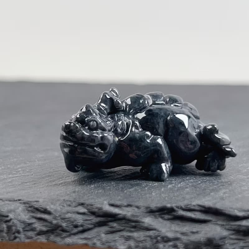 【招財神獸】烏雞翡翠戰神貔貅擺飾項鍊 | 天然緬甸玉翡翠A貨