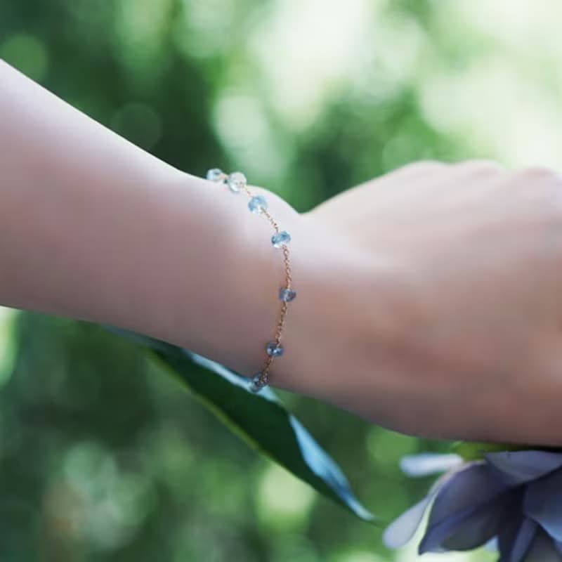 ディープブルーアクアマリンのボタンカットブレスレット　Sharon