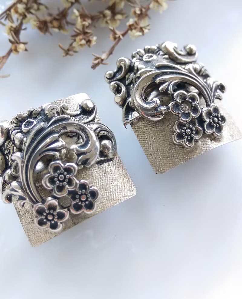 Vintage Jewelry 西洋古董飾品 銀色調 花藤 夾式耳環