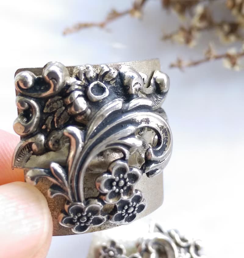 Vintage Jewelry 西洋古董飾品 銀色調 花藤 夾式耳環