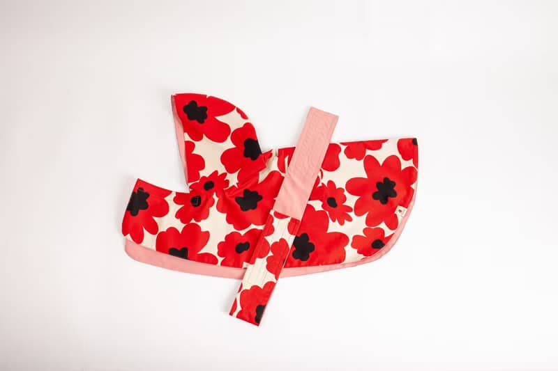 【現貨】 白黑紅花,L_61,毛孩斗蓬雨衣,雙面可穿, 防風防雨