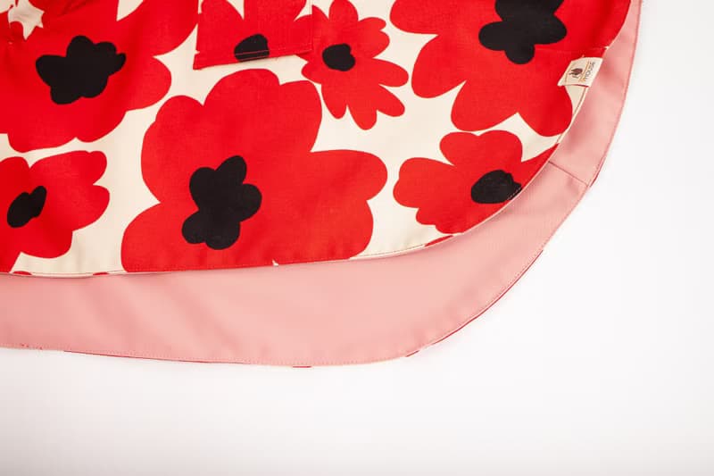 【現貨】 白黑紅花,L_61,毛孩斗蓬雨衣,雙面可穿, 防風防雨